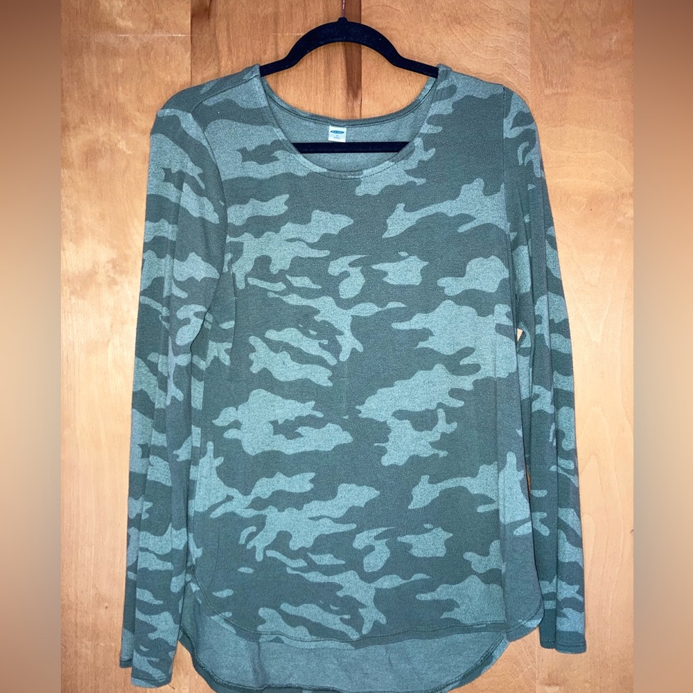 Camo, Old Navy long sleeve, Size Medium